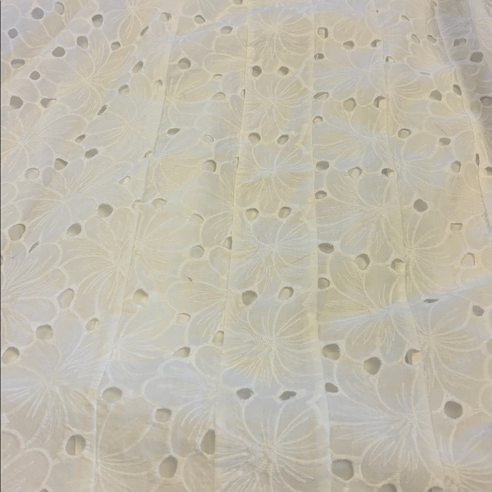 Extro&Vert Ada Flutter-Sleeve Broderie
Midi Dress - Picture 13 of 13